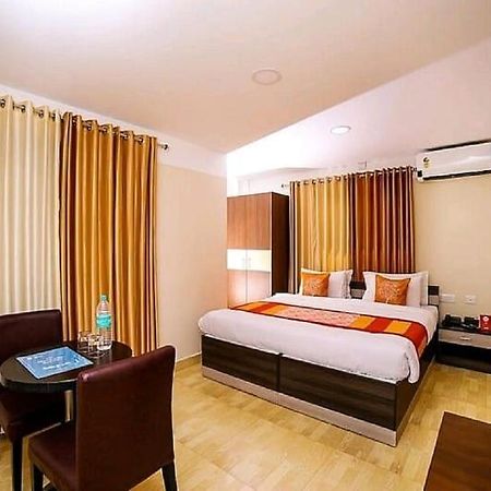 Hotel Tayas Trippapur Екстер'єр фото