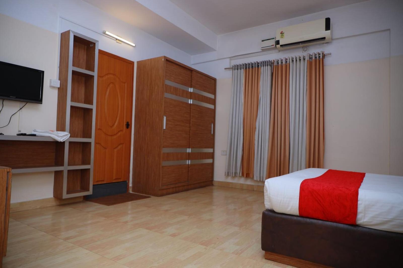 Hotel Tayas Trippapur Екстер'єр фото