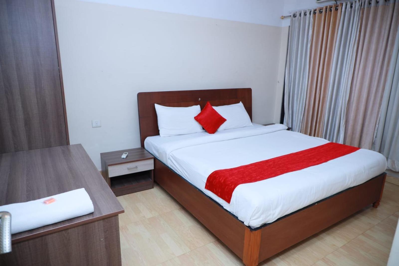 Hotel Tayas Trippapur Екстер'єр фото